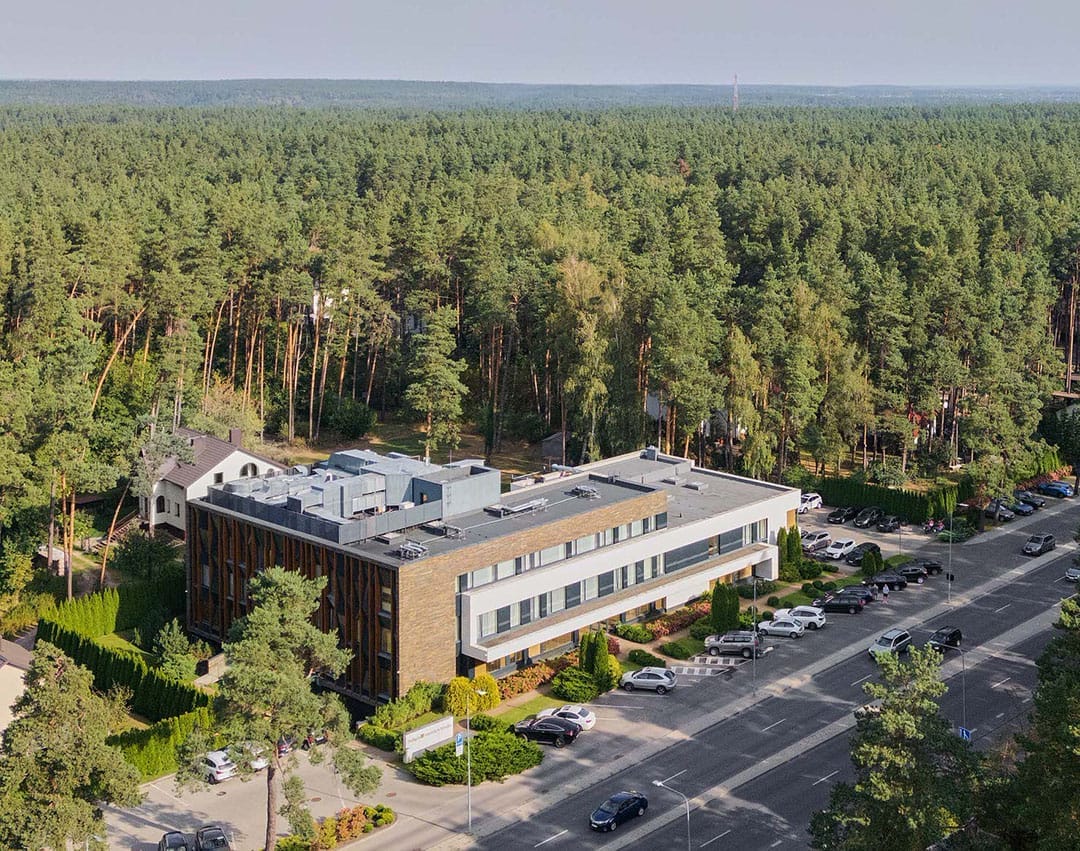 Baltijos ir Amerikos klinika pušyno apsuptyje